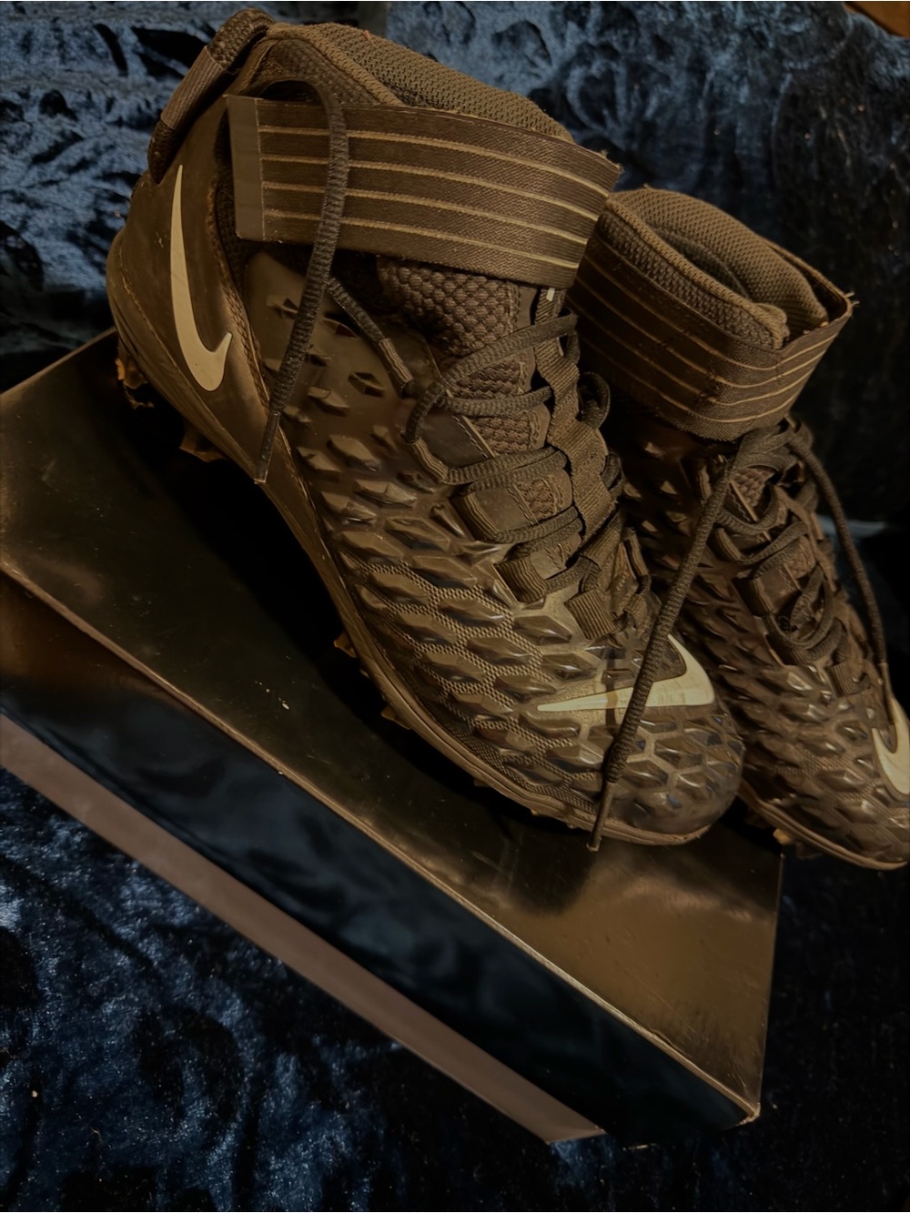Nike Men’s Black Athletic High-Top Cleats